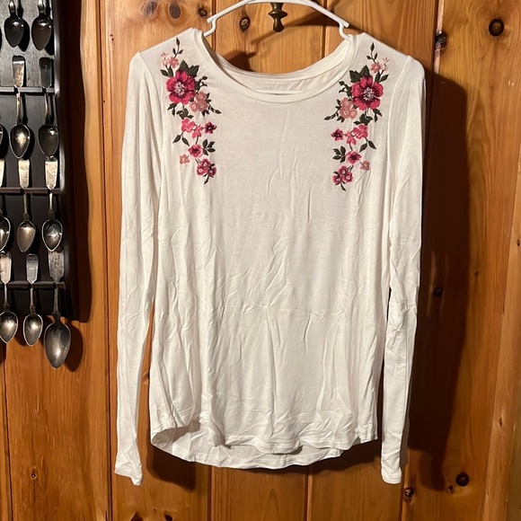 3/$20 🦋 Aeropostale Seriously Soft Perfect Crew Neck Long Sleeve Shirt - Picture 1 of 3